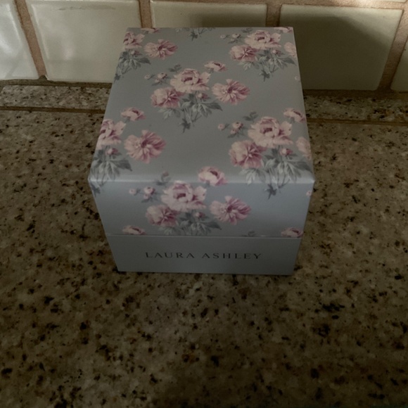 LAURA ASHLEY Floral Dial Inlay Wristwatch